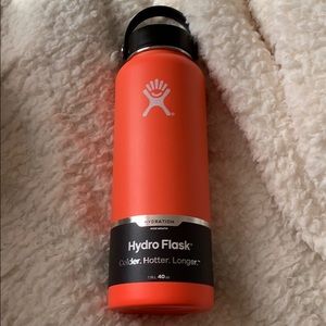 BRAND NEW HYDROFLASK